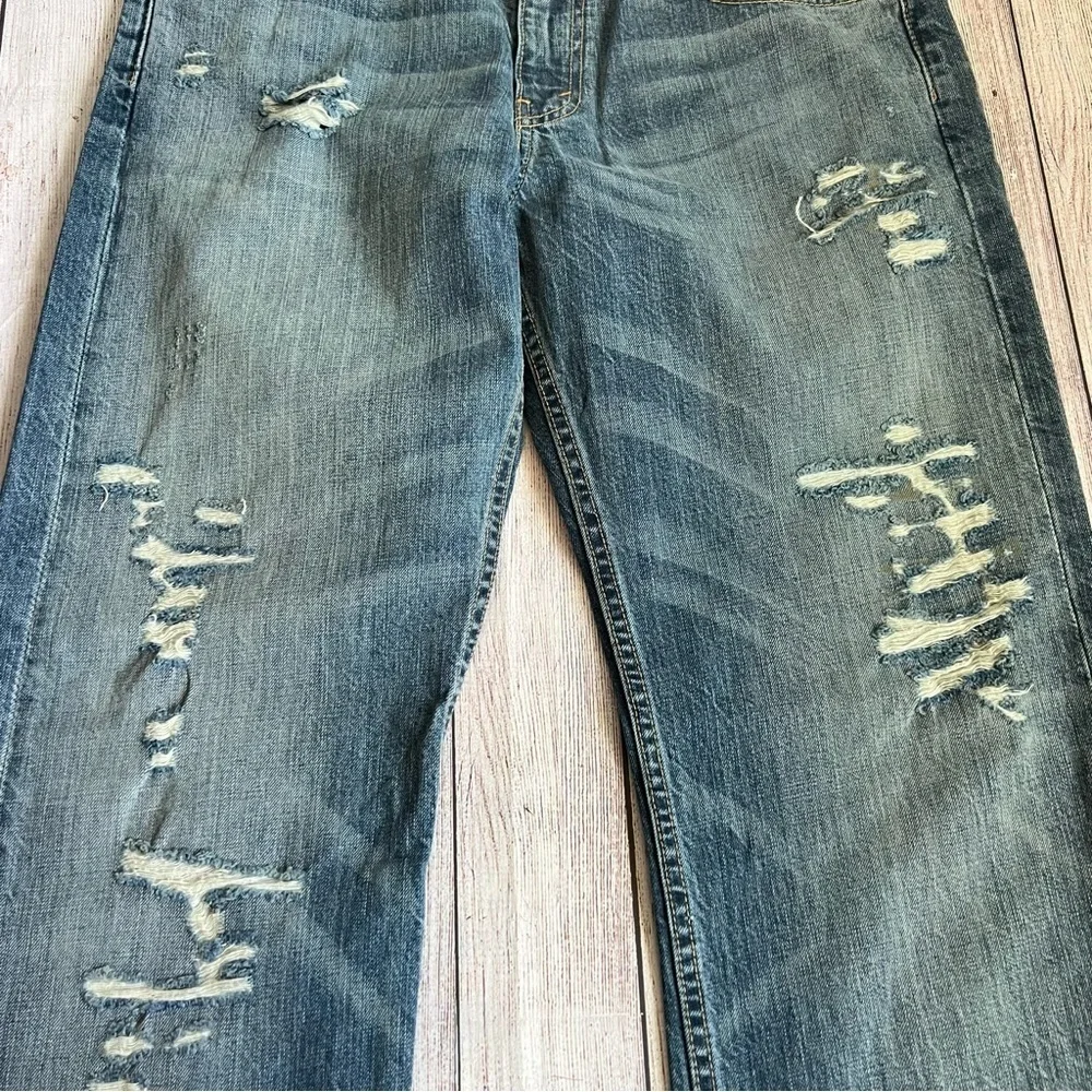 569 Levi’s Light Blue Denim Jeans 33 X 32